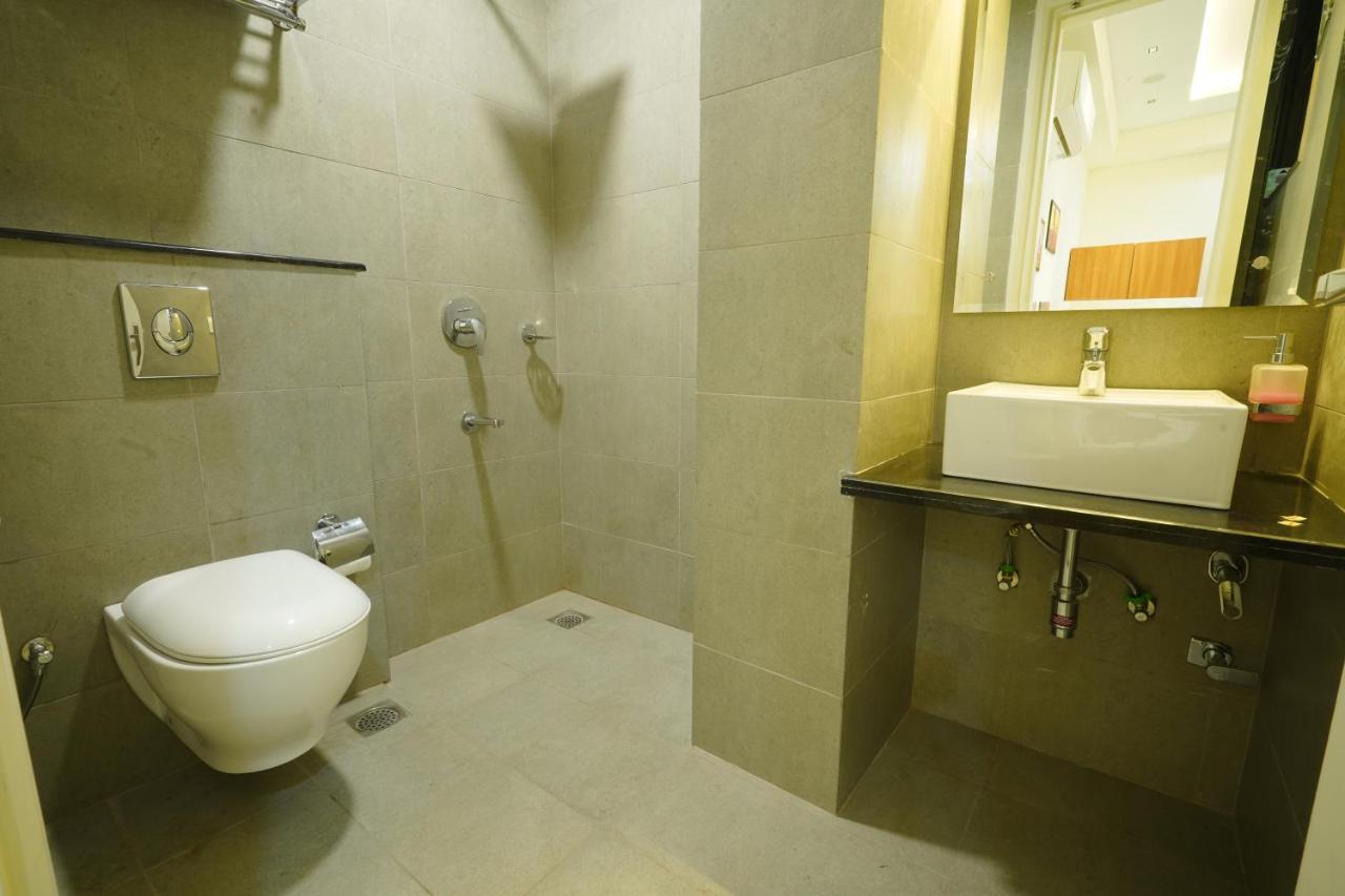 Octave Orchid Vista Hotel Gurgaon Exterior foto